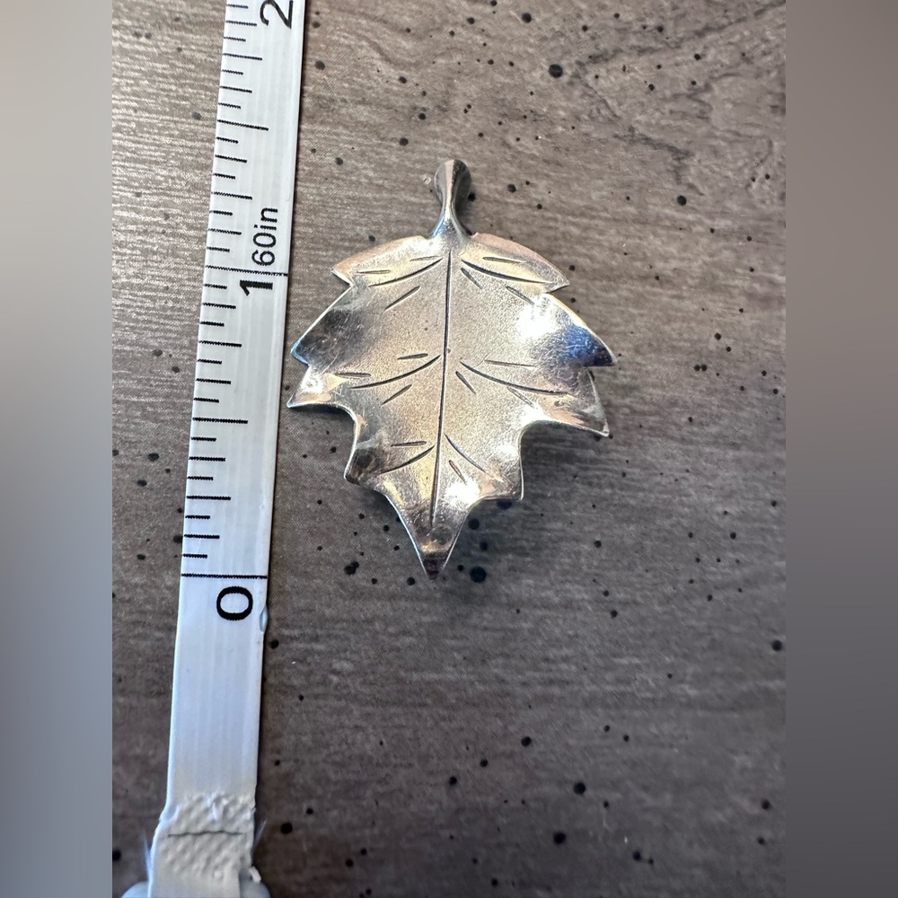 Vintage Stewart NYE Sterling Silver Hand Crafted Leaf Brooch Pendant.